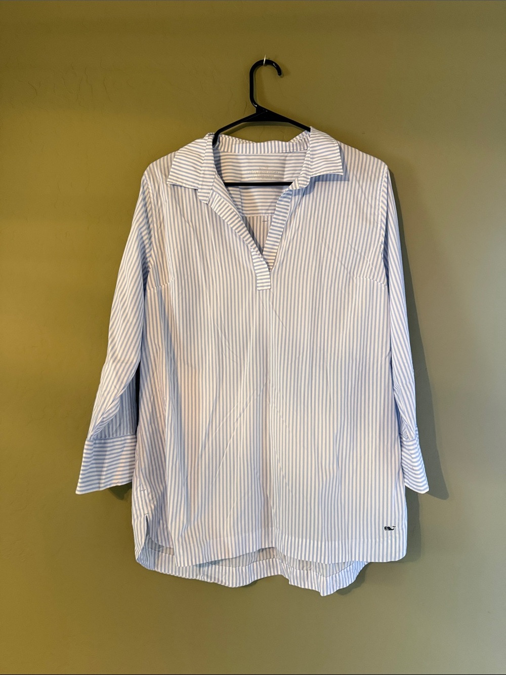 Vineyard vines top